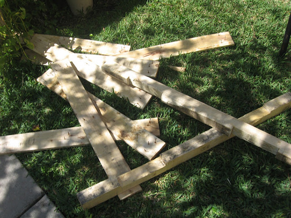 Palet saat için sökülmüş palet parçaları